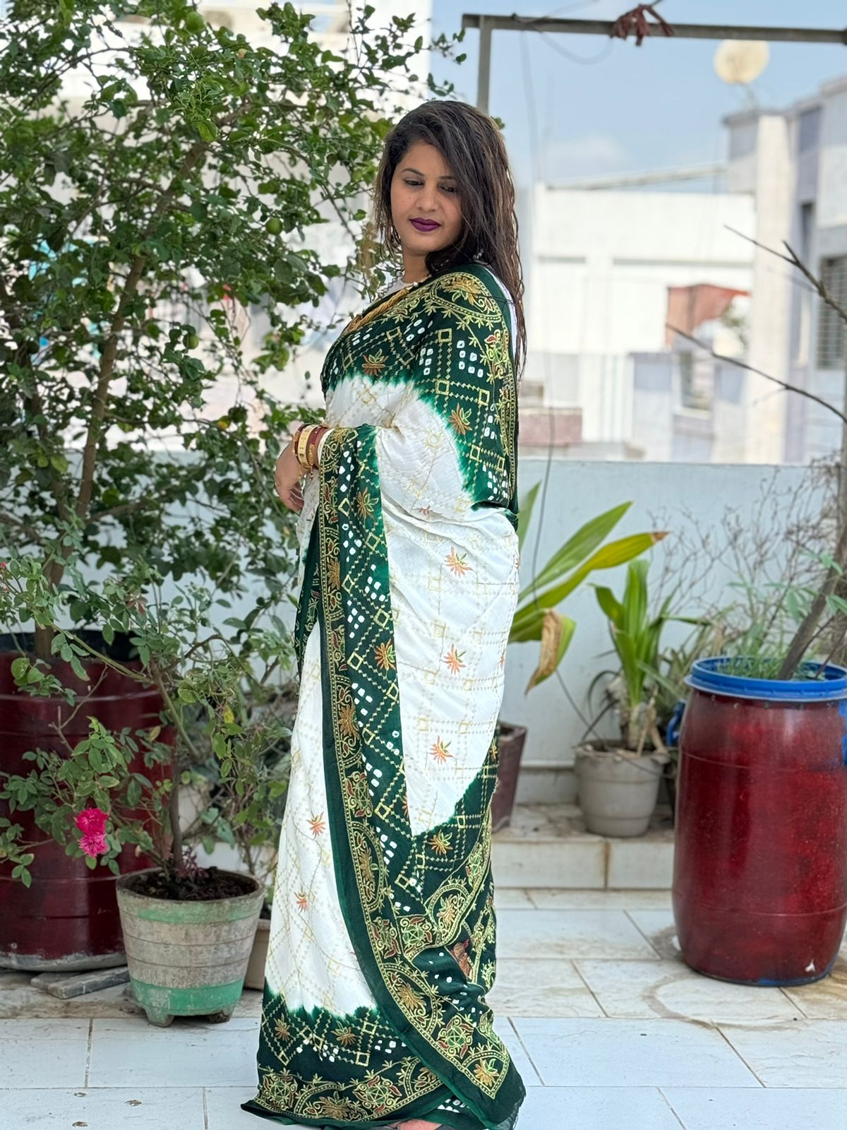 SV Tulshi Pure Gajji Bandhej Printed Wedding Sarees Wholesale Market In Surat 